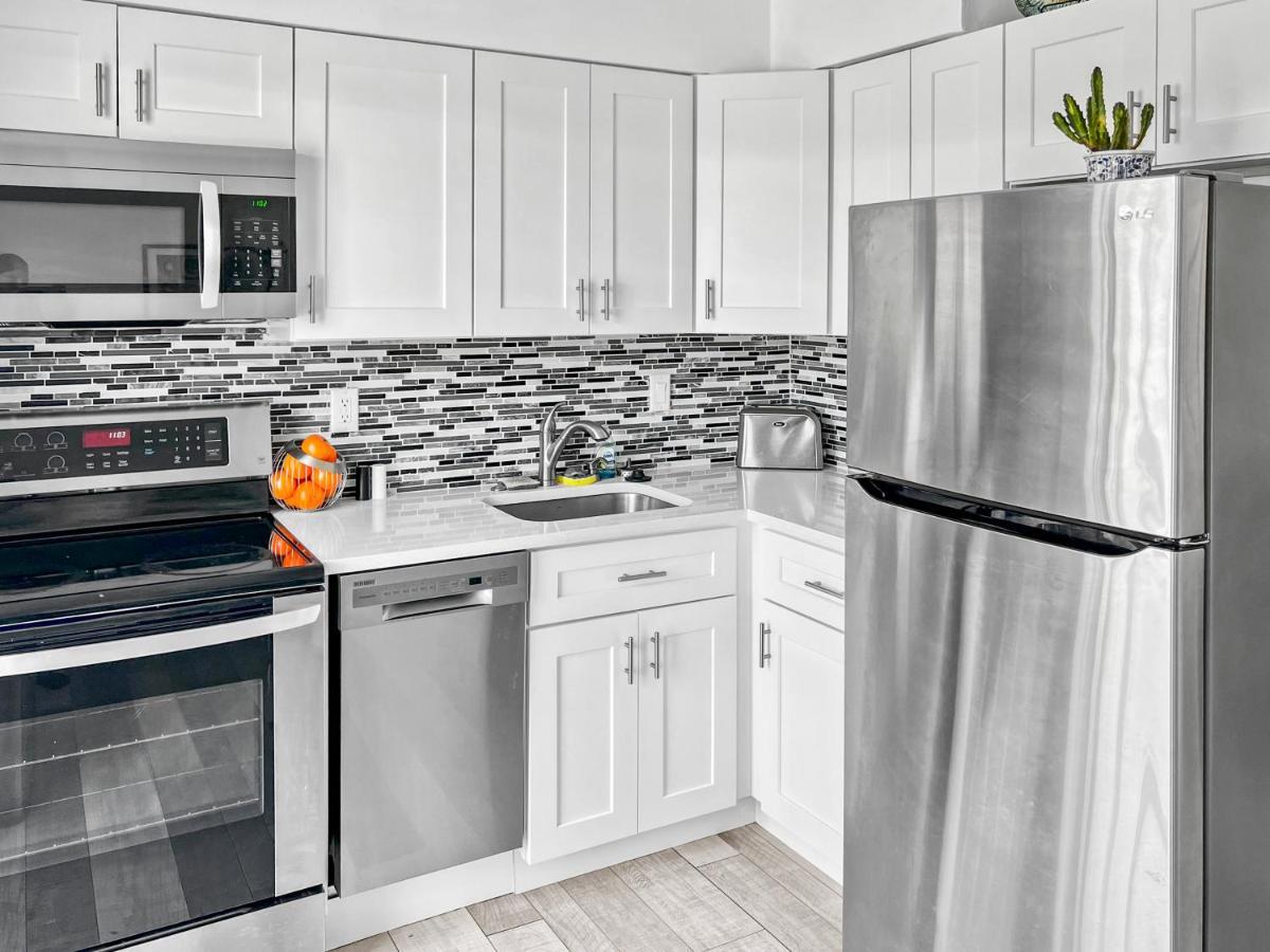 Stylish & Cozy Escape Near The Beach- Free Parking, Backyard, Private, Bbq Pompano Beach Exterior foto