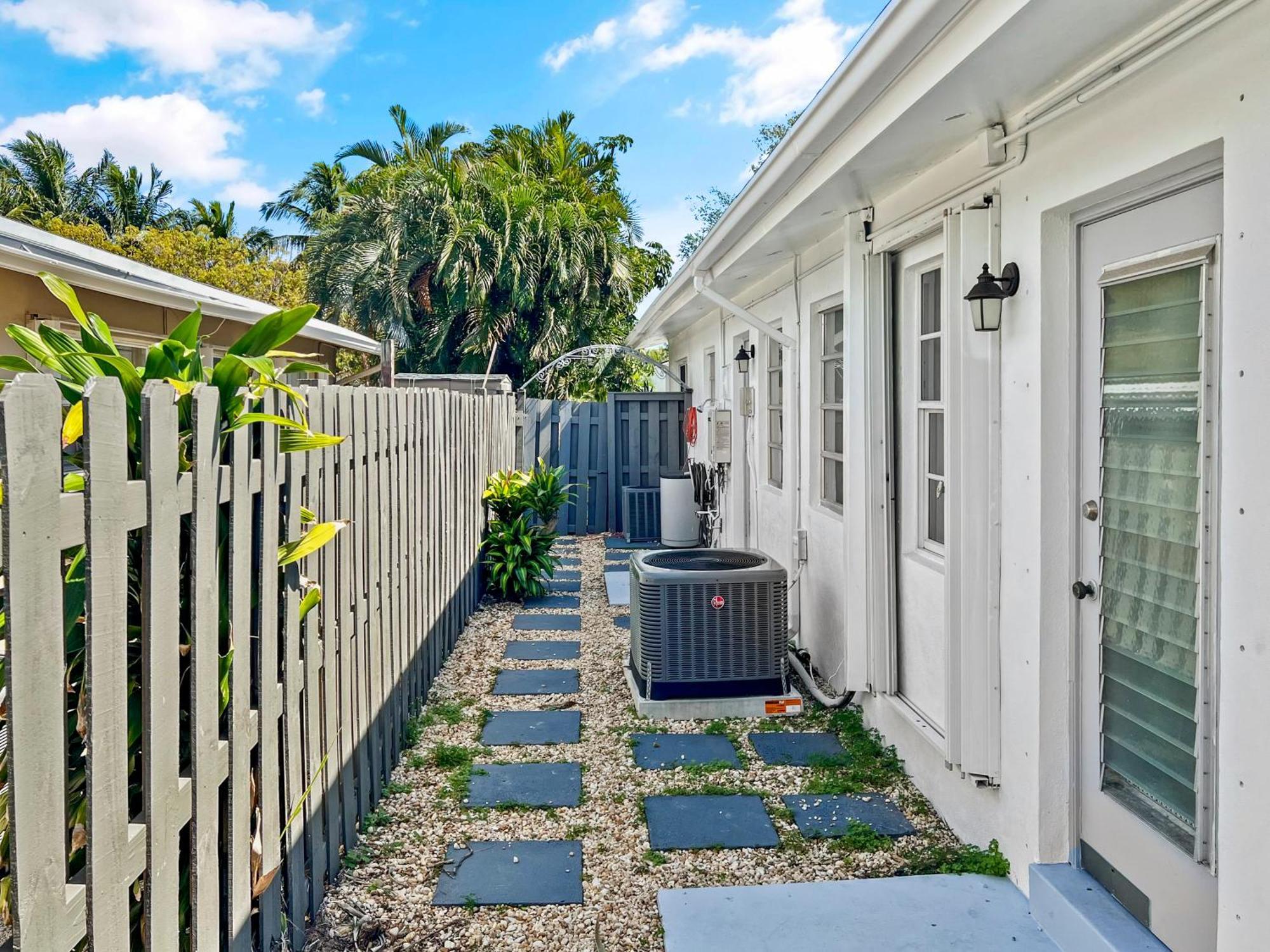 Stylish & Cozy Escape Near The Beach- Free Parking, Backyard, Private, Bbq Pompano Beach Exterior foto